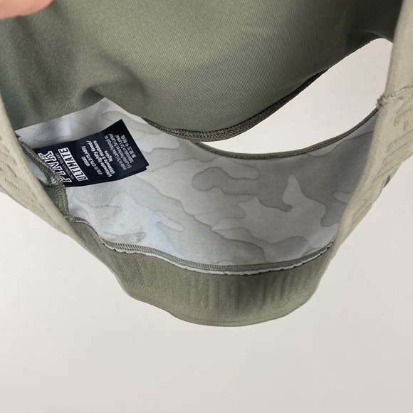 Victoria’s Secret Pink Camo Sports Bra Size Medium - Picture 10 of 12